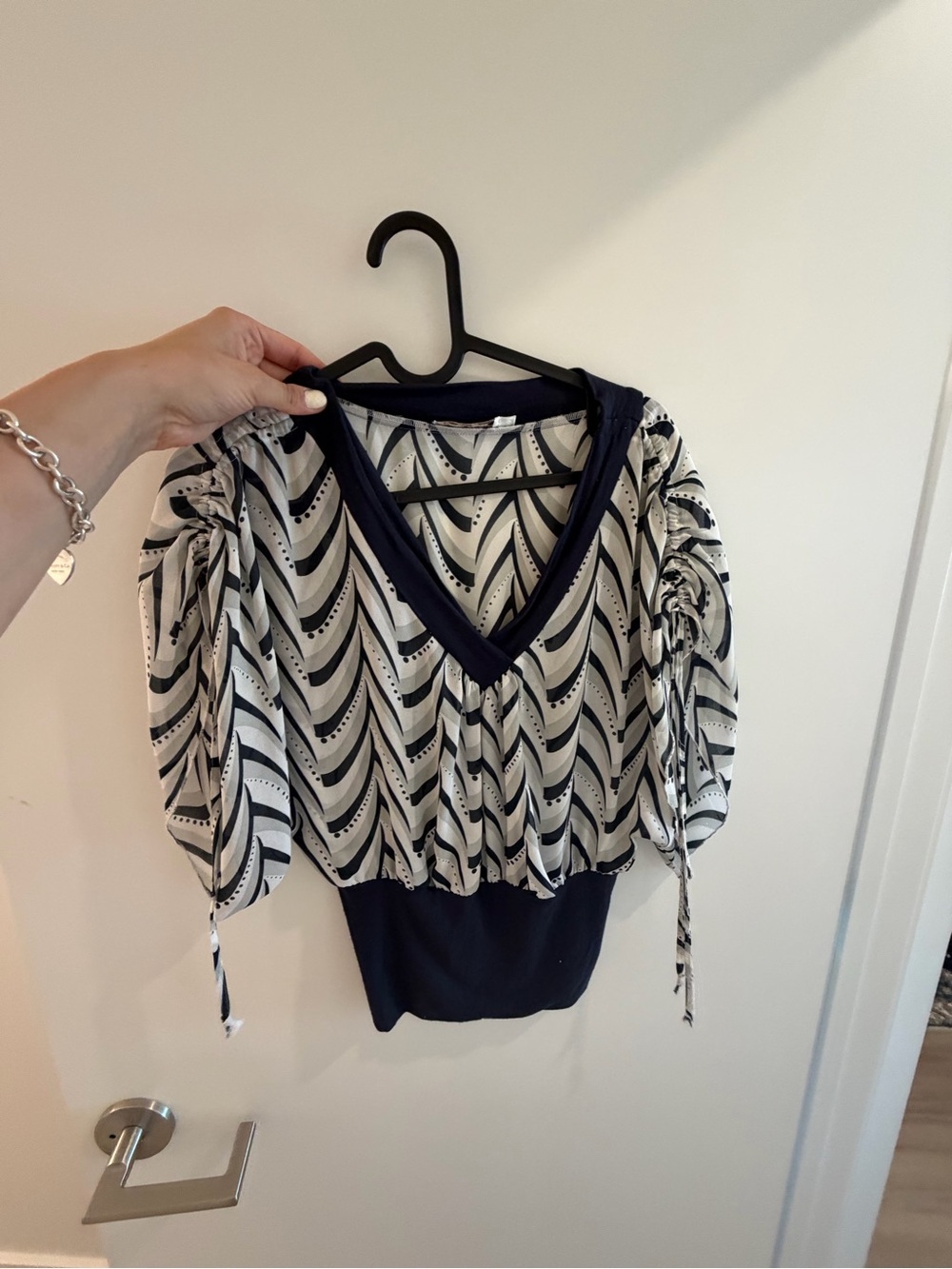 Vintage dynamite V-Neck Printed Blouson Top in Navy and White